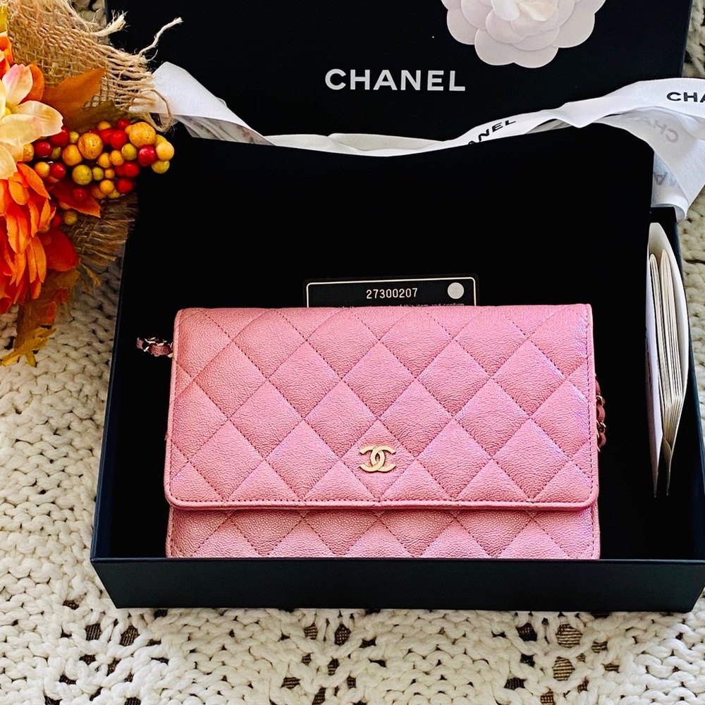 Rare 🦄 CHANEL Pink Iridiscent WOC !!!
